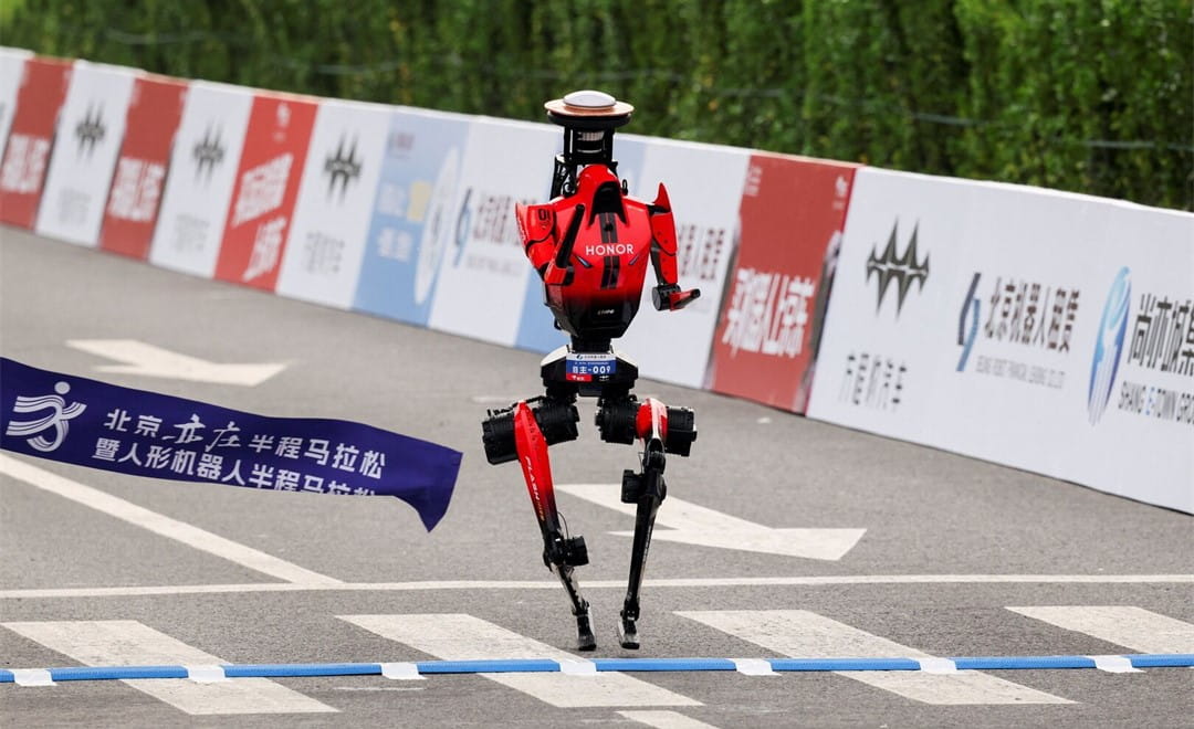 Der humanoide Roboter „Honor Lightning“ gewinnt den E-Town-Halbmarathon in Peking