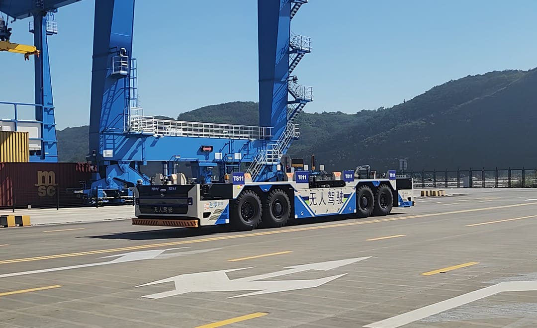 Autonomous container transport vehicle equipped with CHCNAV GNSS/INS